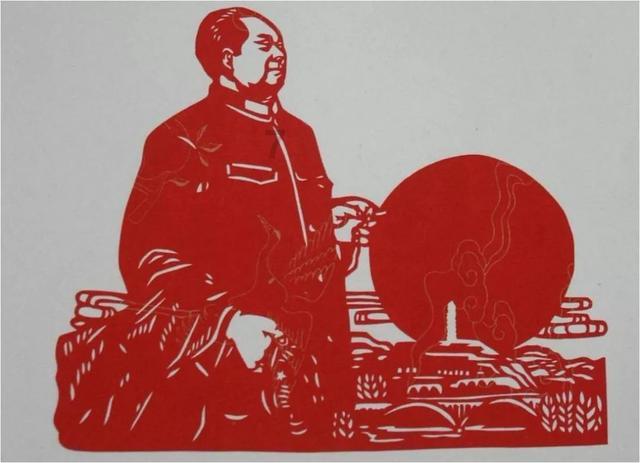 越南国土咋这么长，为啥不把首都放在中间，而放在偏远的河内？